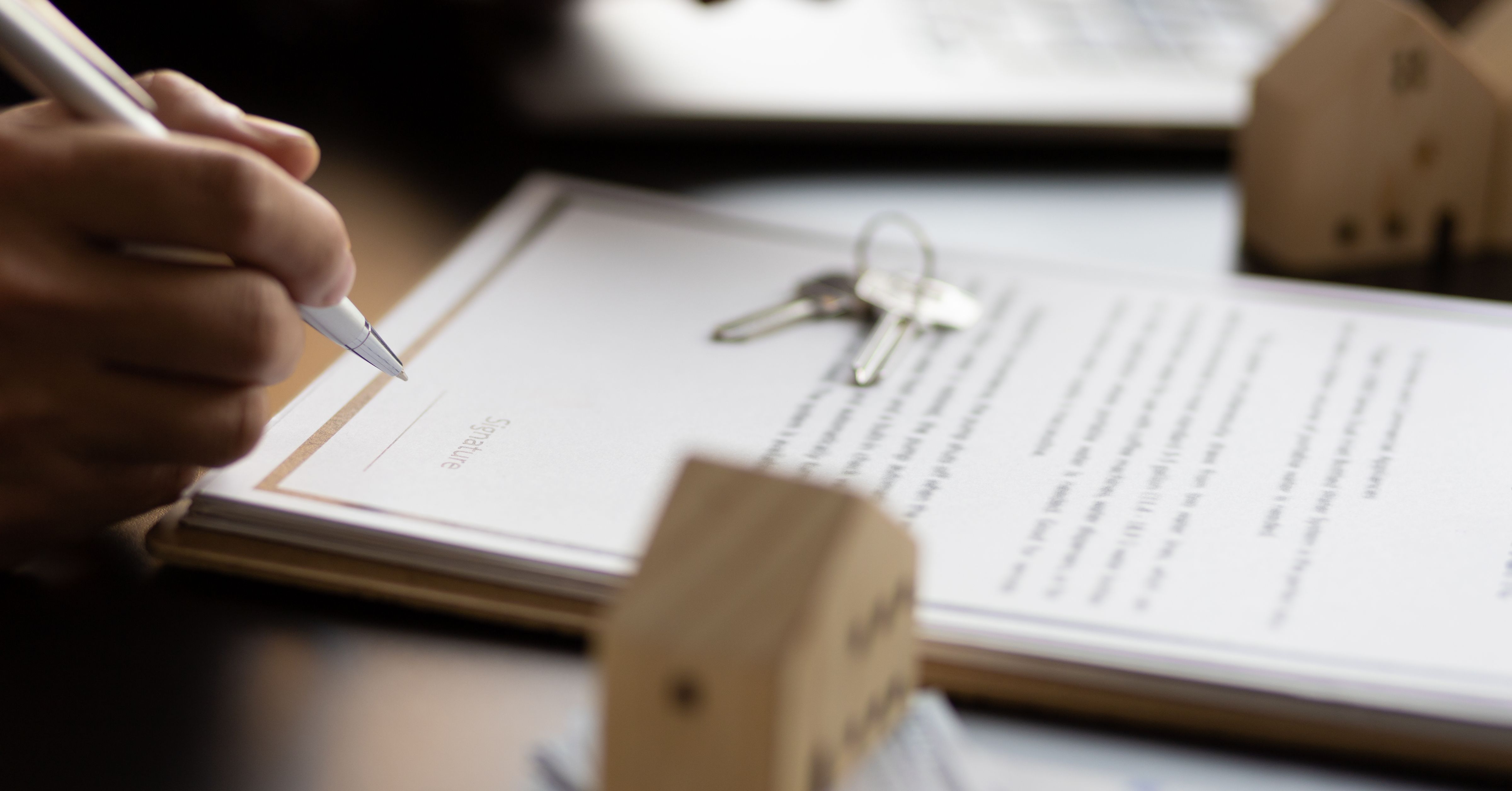 What Should a Wholesale Real Estate Contract Include?