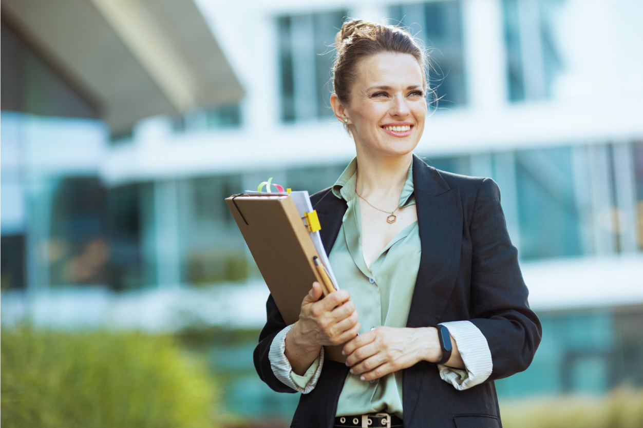 what is a real estate broker